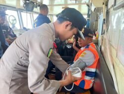 Kapolres Bangka Barat Pastikan Keselamatan Penumpang, Dokkes Periksa Kesehatan Kru Kapal di Pelabuhan Tanjung Kalian